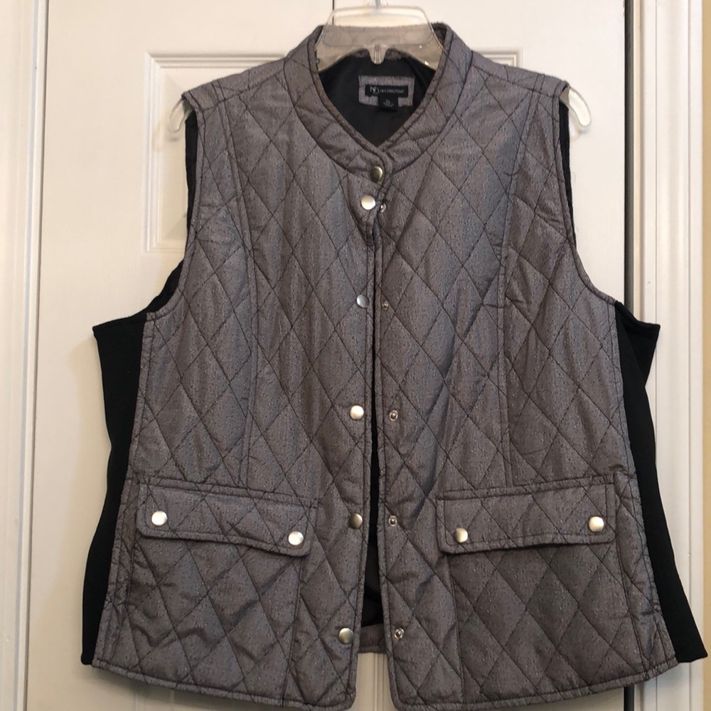 Grey XL New Directions quilted vest!!